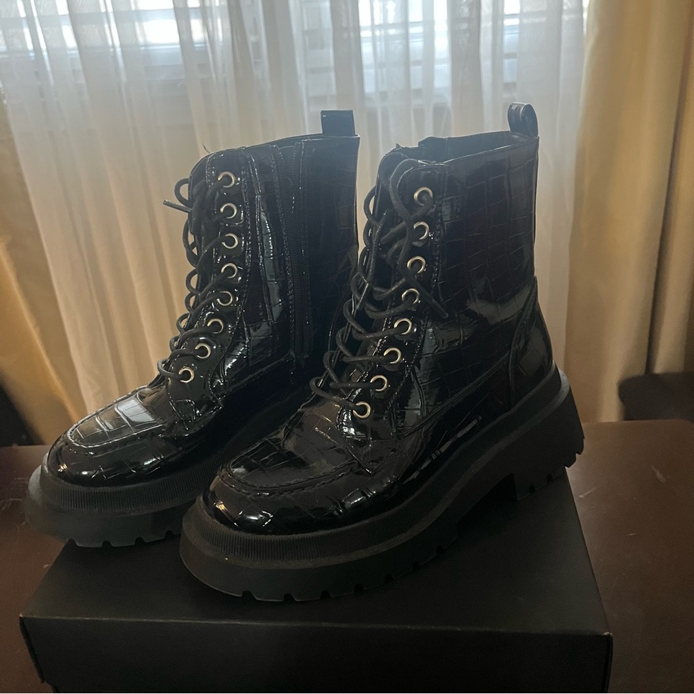 Topshop Kara chunky lace up boot in black croc like new size UK4 US6
